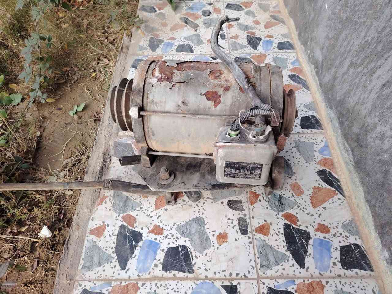 ماطور أمريكي ١١حصان عدد ٢ ثري فيز بعدهن جدد سعر الواحد ١٥٠ مكان ابوغريب ***********
