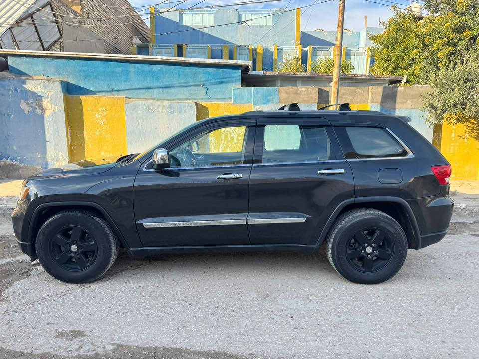 السلام عليكم جيب شيروكي موديل 2011
حادث جاملغ  وجنطه السياره كلش جديده جاهزه من كلشي
السعر 168 ورقه استفسار *********** مكان السياره حله شارع 40
