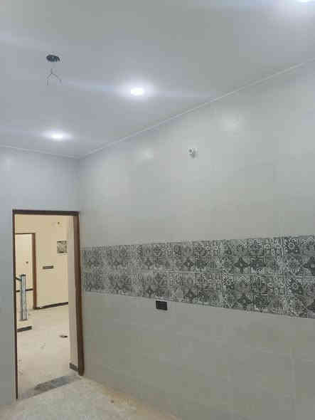 بيت للبيع ركن على ساحة خضراء وشارع 20 مساحة 160 متر 
في منطقة #حي_الحوراء (زين القوس ) قرب الحشد 
🔴#السعر 125 مليون 

بناء حديث غير مسكون يتكون من طابقين:

#الطابق_الأول مكون من ( استقبال+ مطبخ+ صاله+ غرف نوم عدد 2 + صحيات داخليه وخارجية+ منور يحتوي على باب مطل على الشارع الثاني)

#الطابق_الثاني غير كامل مكون من ( 3 غرف نوم + صالة + صحيات+ سطح ثاني) 

للتواصل مراسلة الصفحة أو الاتصال:
📍***********
