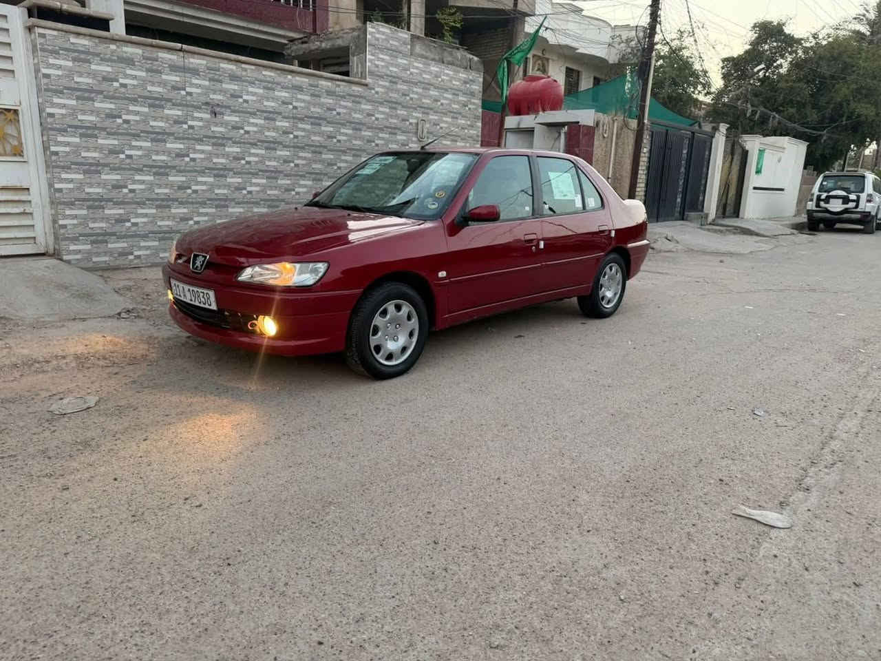 سلام عليكم 306 موديل 2001 السياره كامله من كل النواحي تبريد كهربائيات مكينه كير مكفولات ٠صدر جديد دوشمه جديده جلد خياط منضومه بانزين جديده منضومه مي جديده السعر 47 قفل مكاني كاضميه
