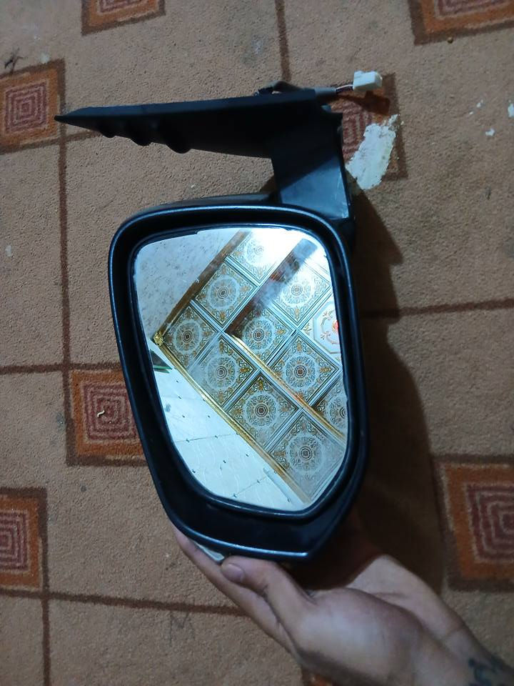 مرايه جانبيه هايلوكس صفحة السايق نقصه كفر + الركبه طاكه غيرهن كلشي مابيهه البصره گرمة علي السعر 60 الشراي *********** البصرة, العراق
