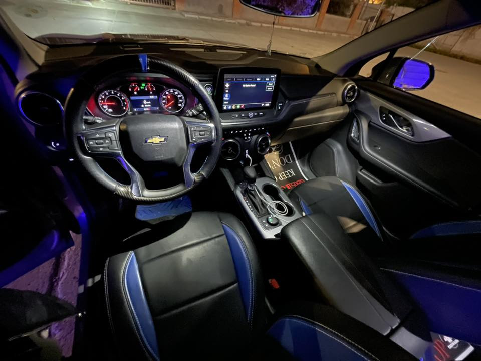 السلام عليكم
شوفير بلايزر 2023 محرك 2000 تيربو 

سبب البيع عندي ظرف طارئ
السيارة جديدة مرقمة ب اسمي ثاني يوم تحويل 
رقم اربيل 
حادثها مبين بلصور فقط هذا الحادث جاملغ مو بچم ولا حساسات 
السيارة ماشيه 42 كيلو
معروف مواصفاتها 
تشغيل عن بعد 
تحديد مسار 
تخم ويل اسود
كشنات جلد طبيعي
رادار  
تشغيل عن بعد
موجود سونار جديد 
السعر 224$ 
*********** واتساب 

مكان السيارة بغداد
