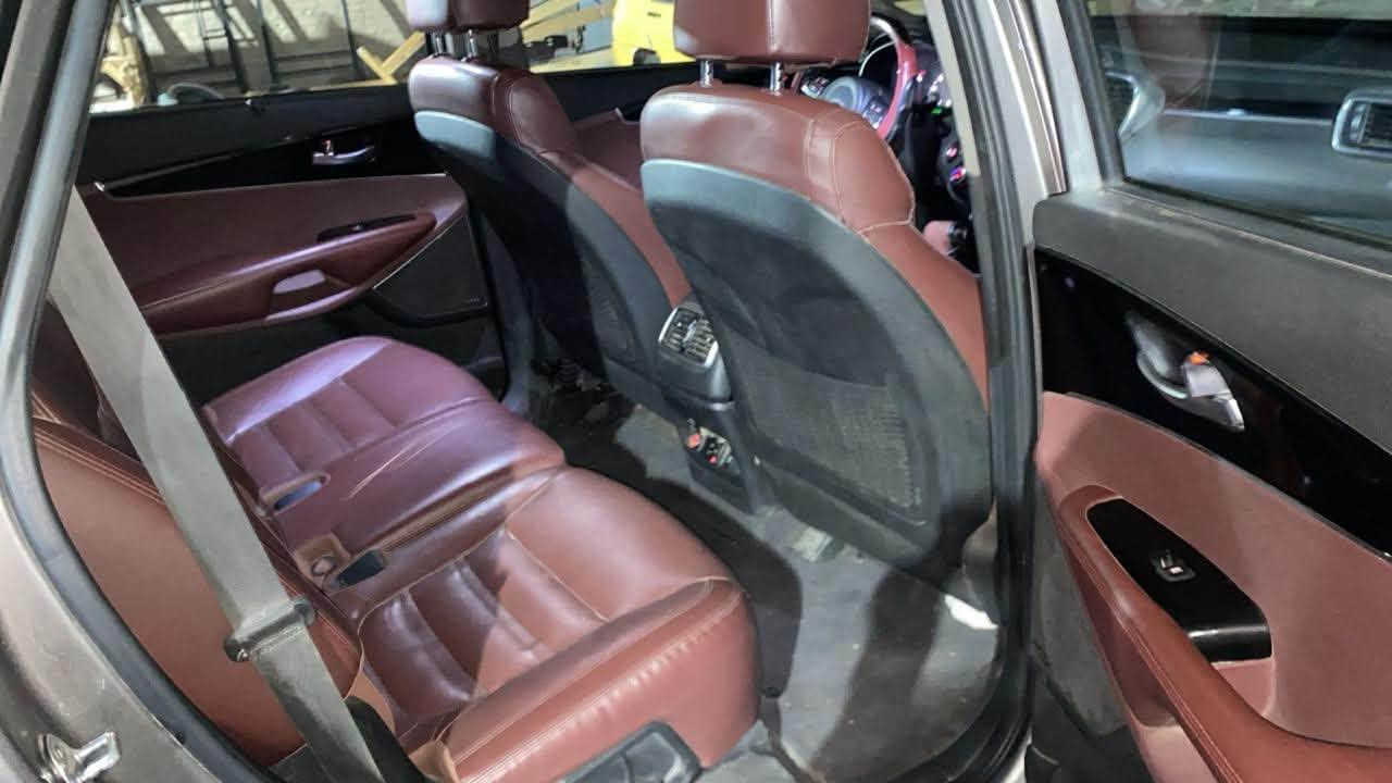 السلام عليكم سورنتو ٢٠١٨ امريكي  sxt فول
حادثهه موضح بصوره سياره بيهه ملاحضات مثل البنيد جارد مكفول شاصي ولغد  كير محرك تبريد كله مكفول باسمي سياره تحويل ثاني يوم السعر ١٧٠ $ للاستفسار ٠٨٧٣٨٩٠٨٠٢


**إذا كنت صاحب هذا الإعلان وتريد حذفه لأي سبب، رجاءا أرسل رسالة إلى الدعم الفني**