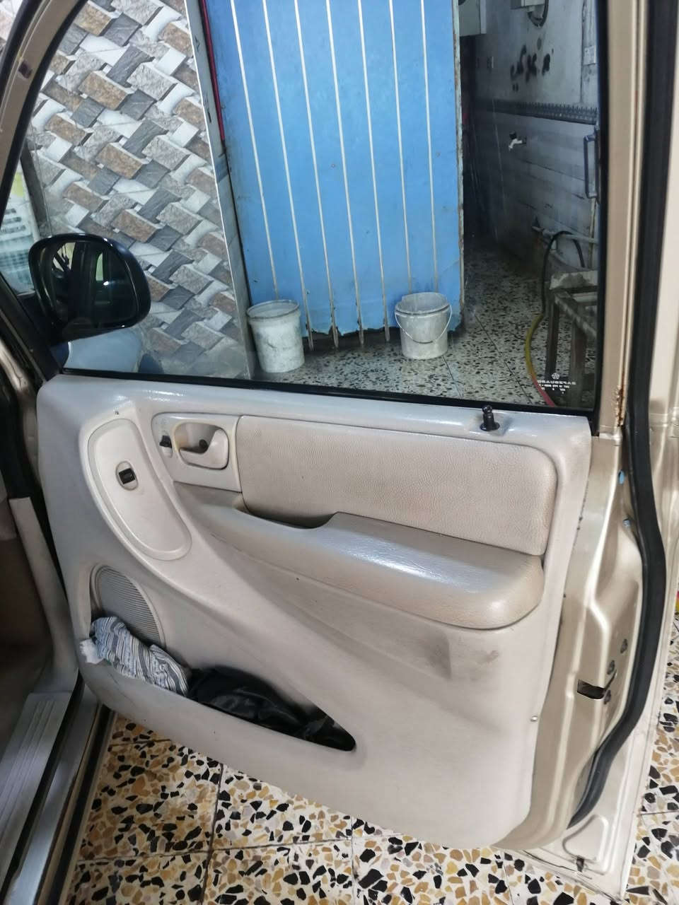 دوج كلايزر ٧راكب موديل ٢٠٠٦ محرك بلادي وتبريد ٣ قطع كراسي لغف رقم بغداد مشروع وطني سنويه باسمي ٦٥ورقه وبيها مجال حك الجيه متواجد على الواتساب وهذا رقمي *********** الموقع ميسان العماره مركز المدينه
