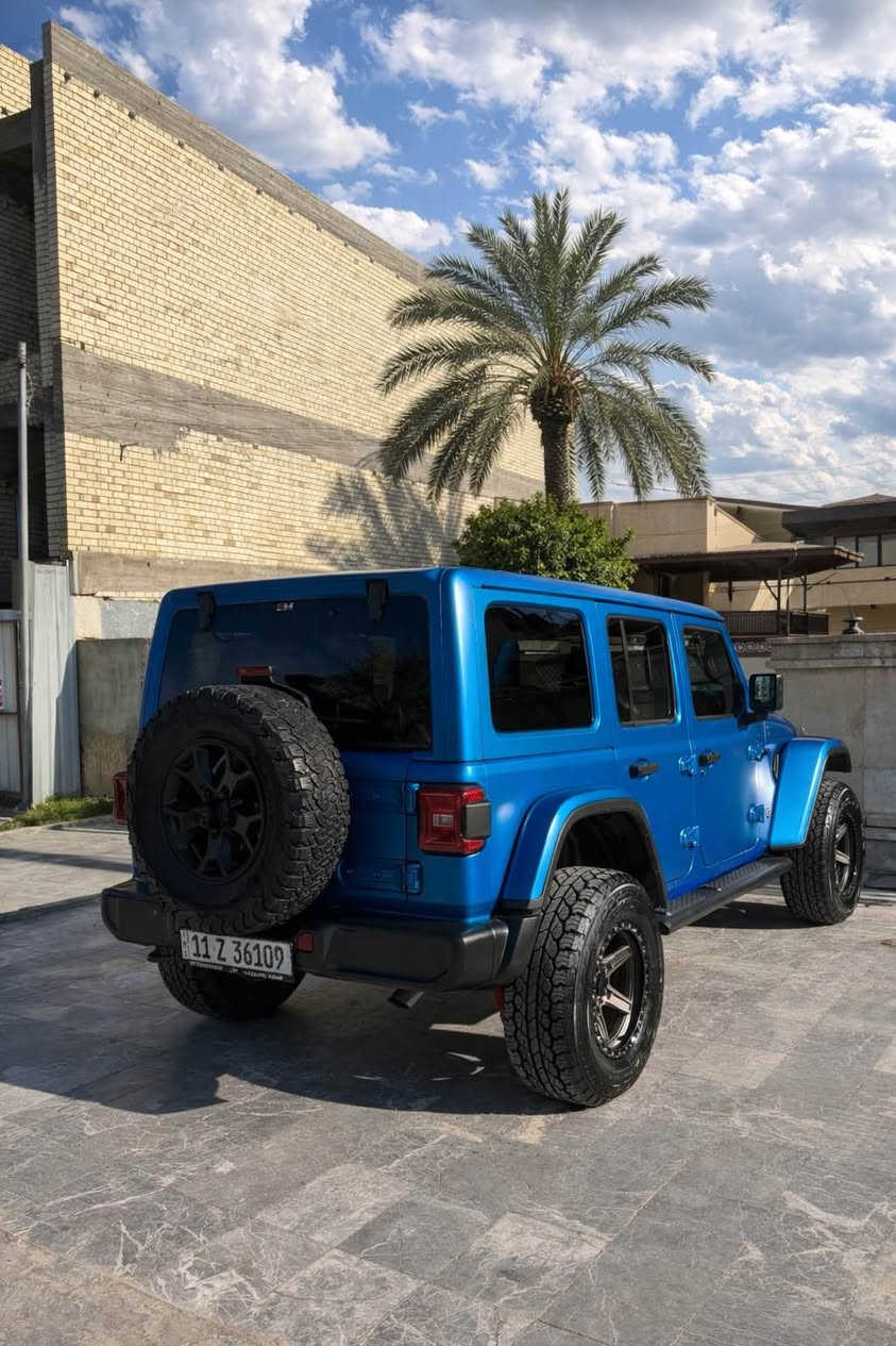 السلام عليكم جيب رانكلر  روبيكون2022
حادث السياره جاملغ وبنيد بدون دواخل السياره فول مواصفات داخل جلد تطريز السياره مغلفه ppfمات وعليه  ترفيعه Teraflx جديده 2.5سعرها 1100دولار ويل KMC سعره 1400دولار مكينه 2000تيربو كفاله كير ومكينه بدون اي نقص ماشيه 52الف مايل مكاني بغداد السيديه السعر 238وبيها مجال بسيط  
*********** بغداد, العراق
