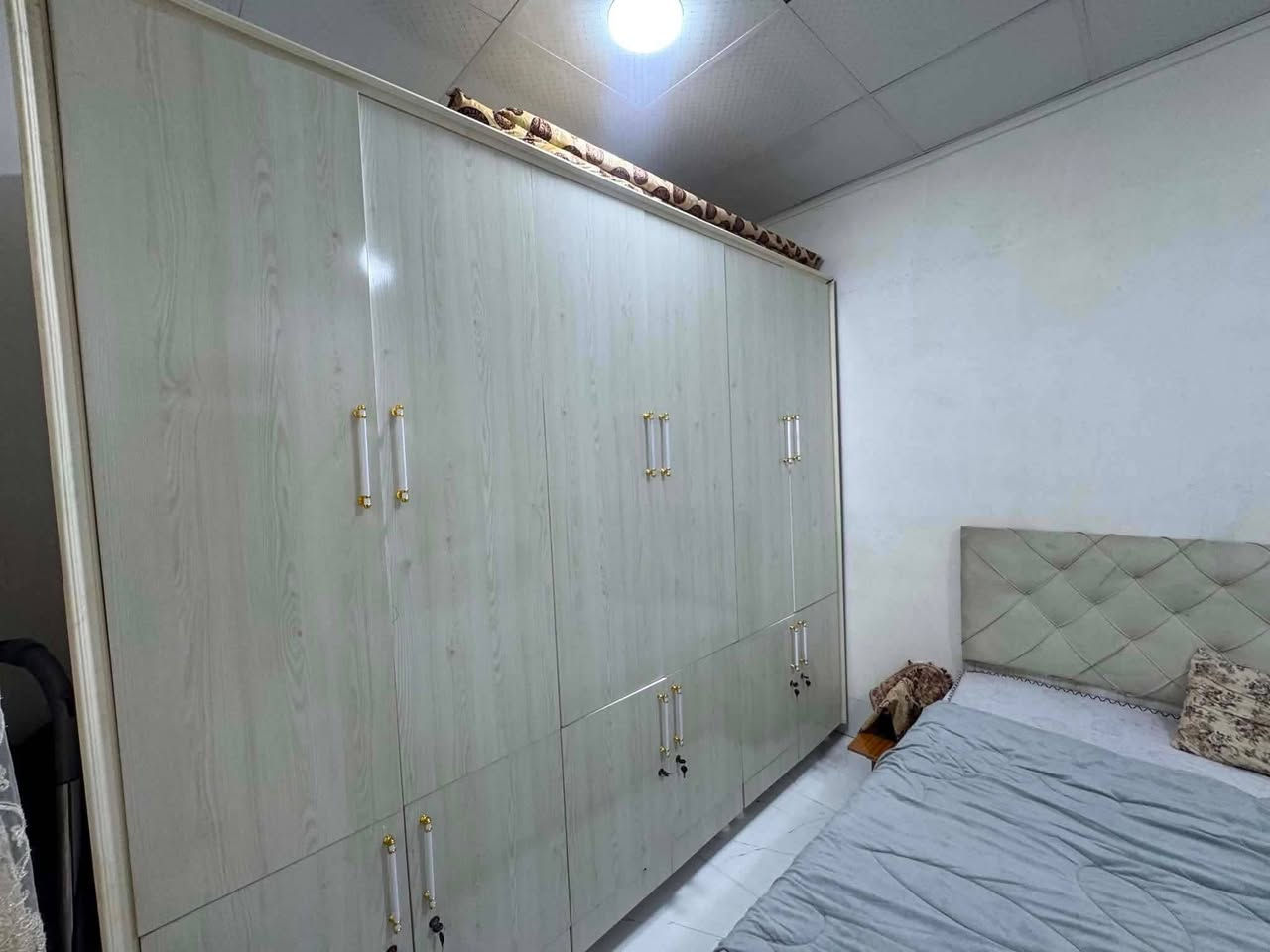 ته نها160$$💸گلاو معامله 

ژێـــــــــــــر هــــــــەمو بـــــــــــازنڕ
سلام علیکم

#خانووي روكن و ناياب و فول مواصفات بۆ فرۆشتن 💒⛪
ناونیشان 📍كه لار /قه زاي  سموود 🌆🏤

🔷گەڕەکی ئاوباريك(كؤتاي قيره تازكه)
🔷خانوكه روكنه شوينيكي دلگيري هه ييه
🔷نزيك قوتابخانةييه
🔷ڕووبەری ١٠ بە ١٠=١٠٠ مەترە 📏📐
🔷ريگه پيدانه به شه رتي وكاله✅ 
🔷كامل كاشيية
🔷سقف پلاستيكه
🔷دكتى تيداية بؤ هةموو ژوورةكان❄️
🔷دةرگاى پلاستيكه🚪
🔷ديوارى كامل كاشيية
🔷نزيكه له جاده ي قيروه🌄🎆

🔴ژوورەکانی ئەم خانووە پێکهاتووە لە ⬇️
🔶میوان 🚪
🔶مطبخ 🥄🫖
🔶مساعد مطبخ 🍴🔪
🔶هۆڵێک 🖼️
🔶ژوورێکی نوستن 🛏️🛋️
🔶ڕۆشنایی 
🔶مشتەمەلات 🚿🛁

بؤه زانيني نرخي ئه م خانوانه خاليك له كوميند دانه

بؤ زانيارى زياتر پةيوندى بكةن بة يةكيك لةم ژمارانةى خوارةوة👇
📞☎️
***********
 

ناونیشانی نوسینگە خؤرنةوةزان ◀️ بەرمبەر مزگەوتی  ئاسودة  

ئێوەی بەڕێزیش هەر موڵکێکتان هەبوو بۆ فرۆشتن یان ویستان بیکڕن دەتوانن ڕەسم و زانیارییەکانتان بنێرن بۆ ژمارە ڤایبەري 📳✅***********
