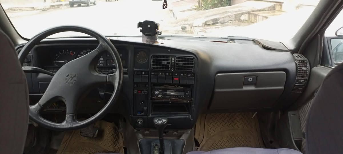 السلام عليكم للبيع اوبل اوميكا محرك بطه ٦  موديل 
١٩٩٠ رقم كركوك كير محرك شرط كهربائيات كله شغال  سنوية مشروع وطني ل ٢٠٢٩  بطاقه بنزين مابيها صاحبه موجود بكركوك شرط تحويل كامله من كلشي السعر  ٢٧ وبيه مجال مكان السياره كركوك الحي العسكري الشراي يتصل ***********
