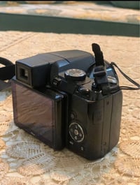 كاميرا نيكون مستعمله ونظيفه استيراد خاص من امريكا بطاريه شحن خارجي ويا...