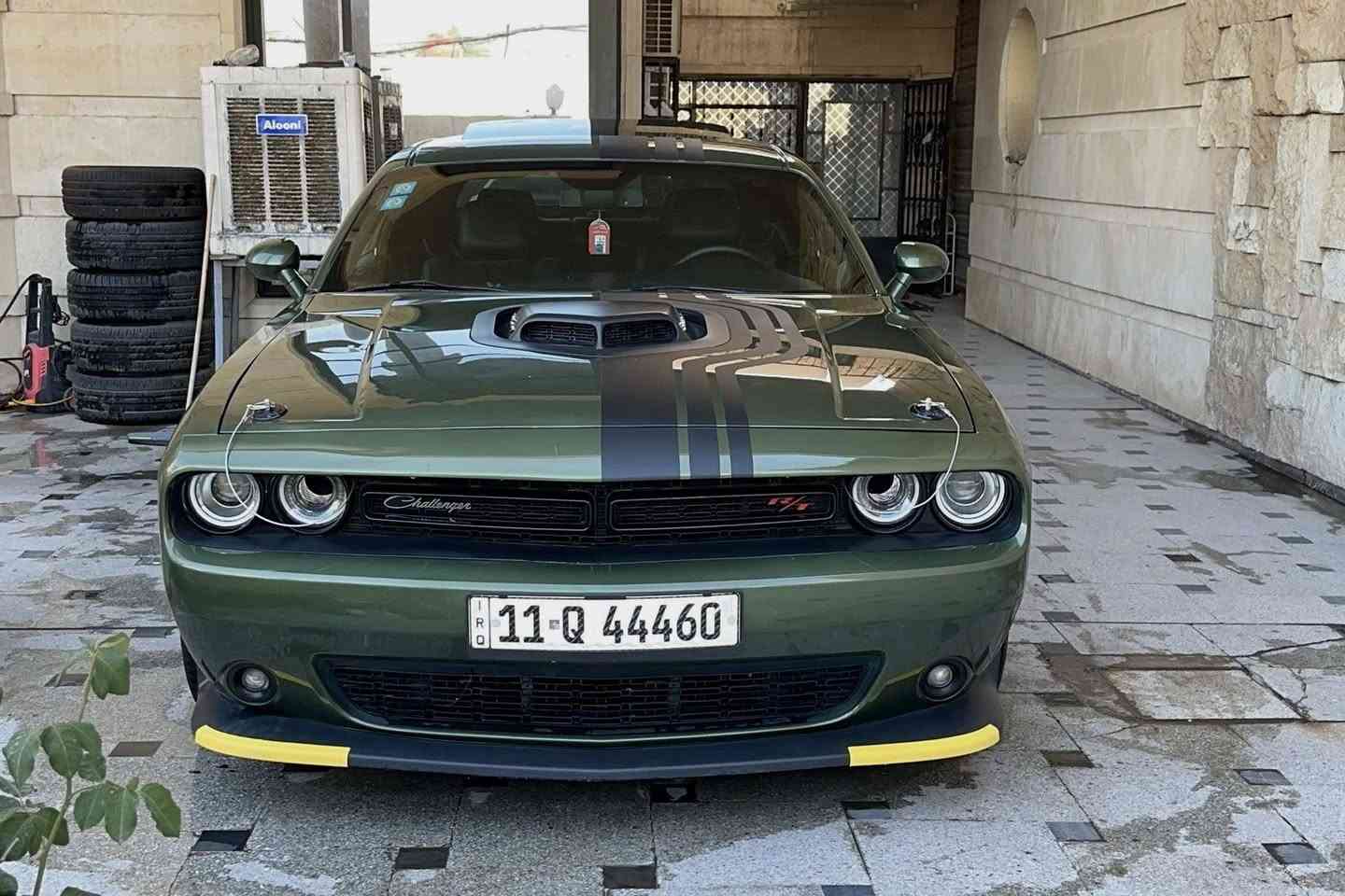 السلام عليكم شباب،
للبيع: دوج جالنجر Shaker موديل 2023 (آخر إنتاج ونسخة محدودة).

✅ ماشية 25 ألف ميل فقط
✅ بدون أرباك
✅ بدون صبغ نهائياً
✅ تعديل بارد فقط
✅ ربع بنيد وربع جاملغ فقط

المواصفات:
• فتحة سقف
• كراسي شامواه
• لايتات زينون
• بريكات بريمبو 6 بستم (وليس 4 بستم)(يعني مال هيلكات)
• 10 سماعات مع دِمّام
• السيارة مبرمجة بالكامل وتولد حوالي 520 حصان

السيارة نظيفة جداً وجديدة ، قوية، وكل شيء بيها جديد حتى الهزه وبأسمي السياره 

📍 الموقع: بغداد
📄 السيارة باسمي وكاملة

للاستفسار:
📞 ***********
