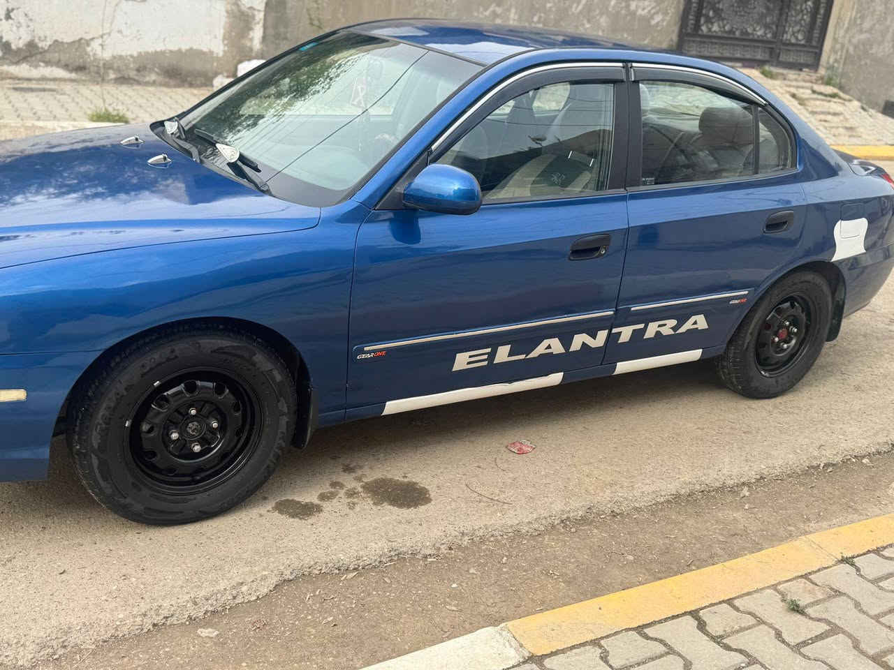 اللنترا 2006البيع
رقم بغداد (بسمي)
مكينه 2000
تخم تاير جديد 
مكينه كير مكفول 
ضرار السياره مسبوغه عام فقط ماكو ضرار
العنوان بعقوبه التحرير 
الاتصال عل رقم فقط 
***********
