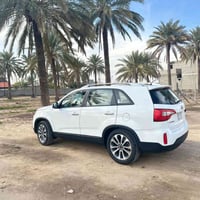 للبيع كيا سورنتو موديل ١٤ خليجي رقم بغداد السياره اربعه سلندر اشاير با...