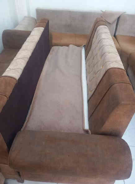 ديوان عشر مقاعد مع مفارش كامل للبيع والسعر ١٣٠ فقط اي استفسار اتصل برقم *********** خناقين
