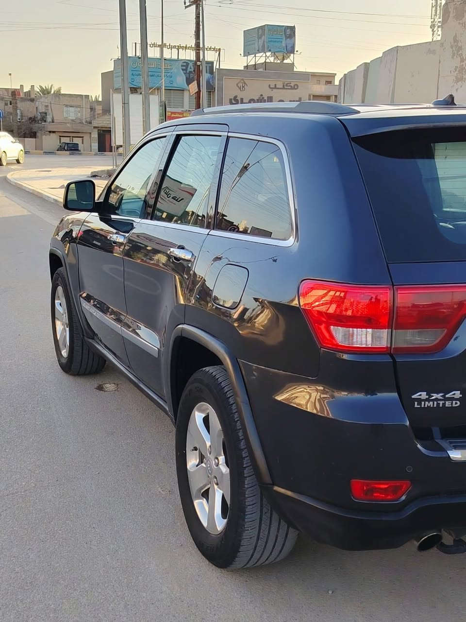 فول مواصفات  limited
اللون نفطي شذره 
رقم اربيل مالك يسكن بغداد 
حجم المحرك 5700 صرف مال 3600
تايرات نظاف حجم 18 كروم 
جنطة كهرباء 
3 بصمات 
سويجين
نظام صوتي كلش قوي 8 سماعات + مضخم بالجنطة 
تبريد + تدفئة قطعتين 
منظومة ماء اخضر جديدة
برمجة حرارة ما تعبر 100
مروحه عاصفة جديدة
باتري جديد
فيتبم جديد 
بلكات جديد 
كشنات 4 تدفئة
كشنات جلد 
كشنات كهربائية
كشنات خزن ميموري حته الستيرن
ستيرن هيتر 
مثبت سرعة 
كاميرا خلفية دوارة وضوح عالي 
مرايات قلاب مع الرجوع + تعتيم حتى الوسطية
شاشة اندرويد تيسلا
حساسات امامي خلفي 

لايت زنون عالي ناصي + كشافات وضبابيات  
 مودات قيادة سبورت اوتو صخور ثلوج فورويل 
سلايت ع طول السيارة 
حادث فقط جاملغ خلفي بسيط 
محرك وكير ع الشرط 
تسارع السيارة قوي كلش 
سبير نظيف كلش 
سعر السيارة 168 وبيها مجال 
مكاني الديوانية
رقمي ***********
