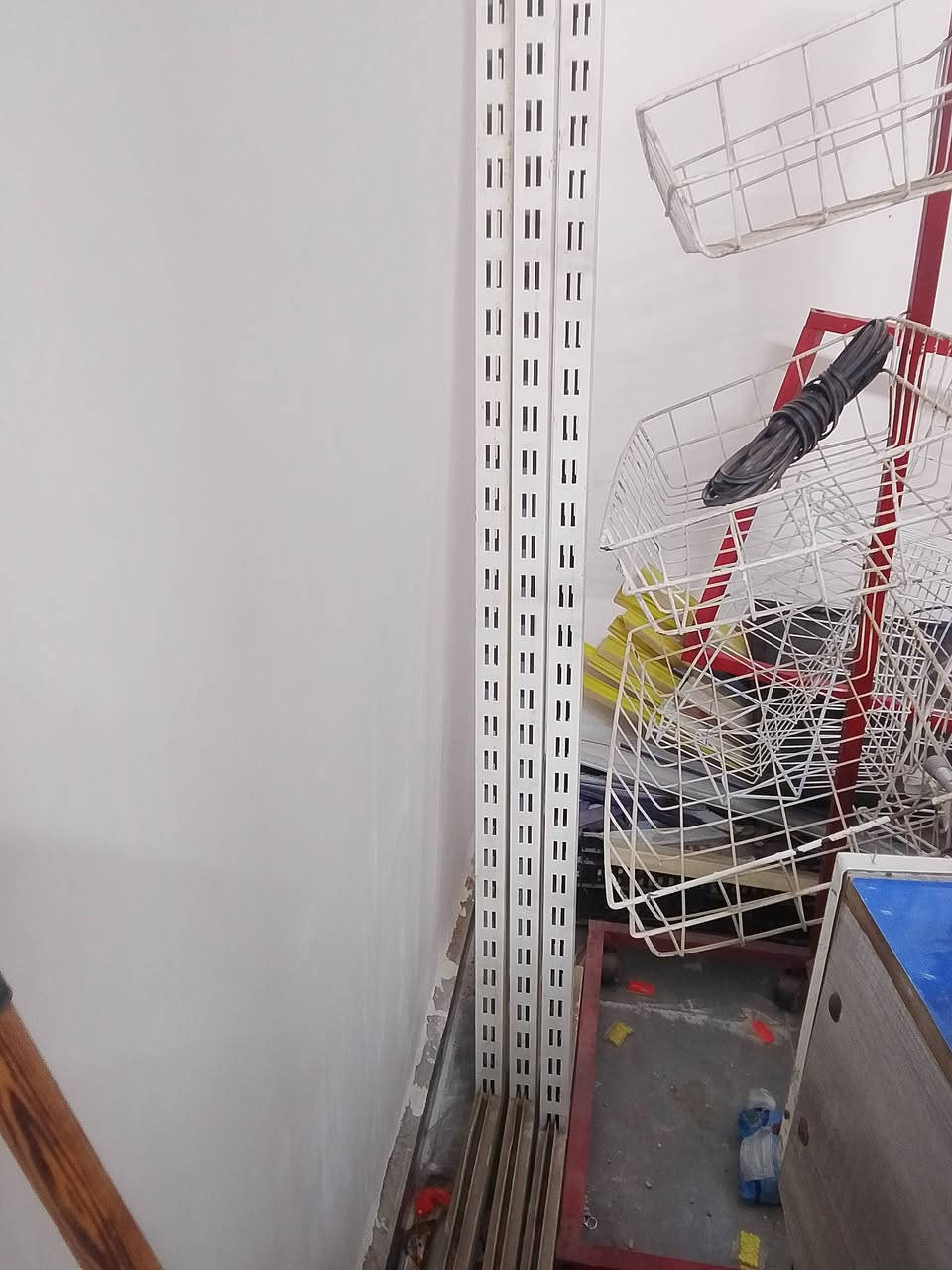 رف وسطي 2متروسلات جبس لبيع ***********
