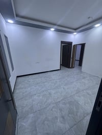 اللايجار في السيديه قرب شارع  العلوه شقه طابق ثاني تحتوي على صاله مطبخ...