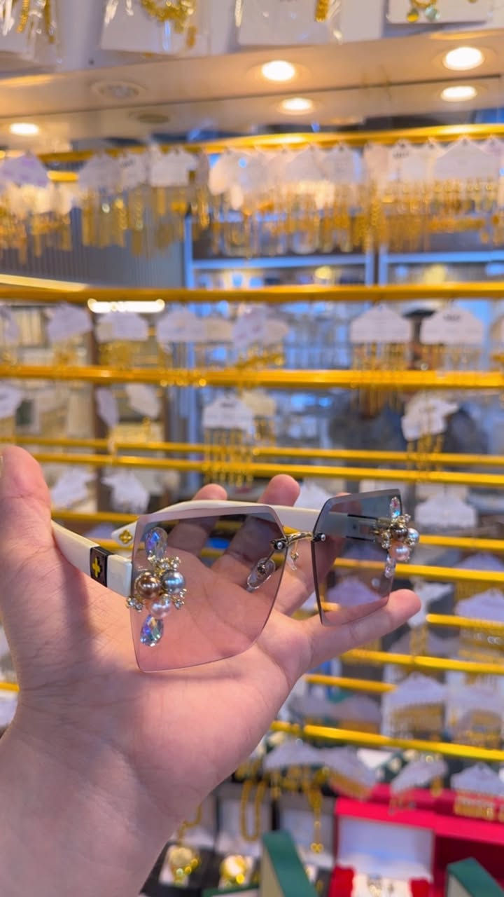 مساء الخير ❤️
وفرنالكم نضارات شمسيه فول كوالتي  سعرررر 5000 الاف بس 

عنوانا بابل المسيب تقاطع مستشفى المسيب مجاور تنزيلات حمزه ❤️


**إذا كنت صاحب هذا الإعلان وتريد حذفه لأي سبب، رجاءا أرسل رسالة إلى الدعم الفني**