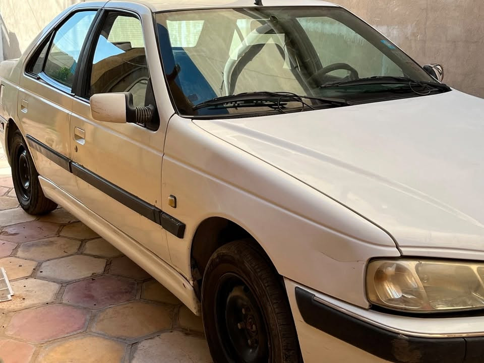سيارة بيجو بارص موديل ٢٠١٥رقم دولي نجف بسمي تبريد بس نقص غاز ، بيها باب مبدل صوب الايمن وشويه بيها رصعات خفيفة مكينة مجفته سعر٤٢ ورقة وبيها مجال الاتصال ع الرقم 
المكان حي الامير
***********
