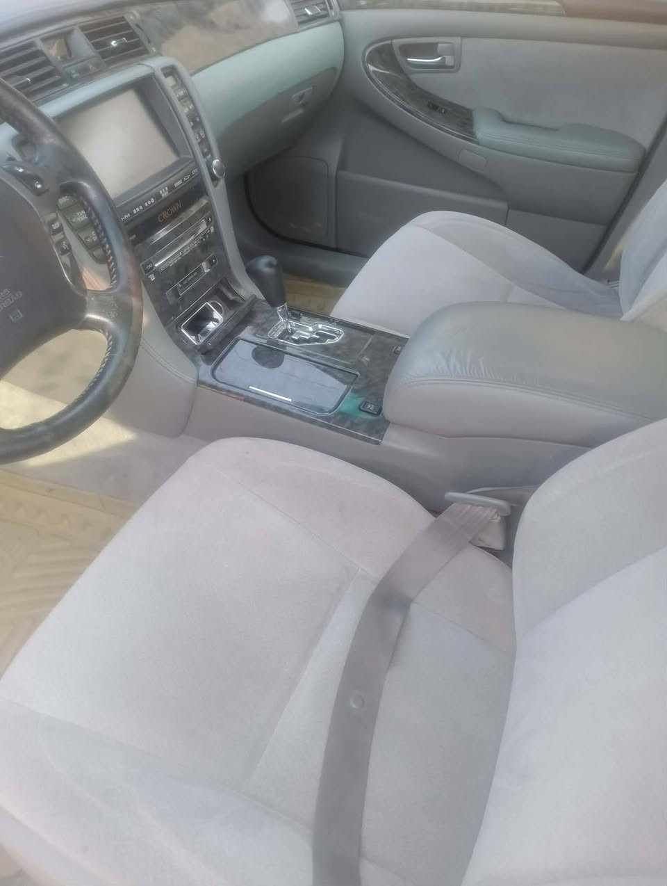 السلام عليكم  شاهينه للبيع أدوات أدوات موديل 2004 سياره جديده سعره 35 وبيه مجال بسيط مكان السياره الديوانيه الاستفسار اتصال ع رقم ..***********..
