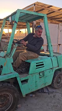 رافعه كوماتسو ٣ طن شغاله ب ١٨ ورقة .... 07710001245