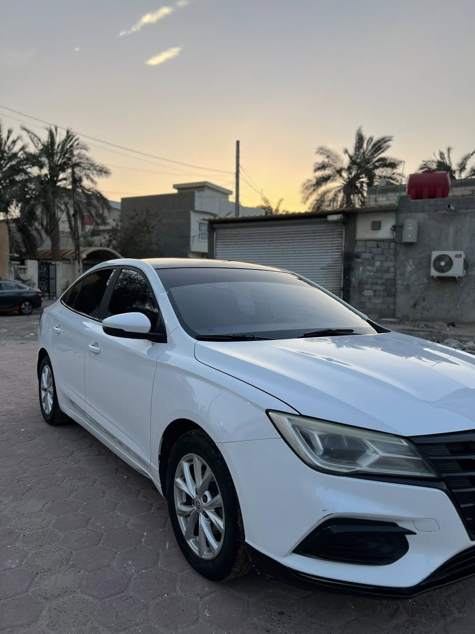 ام جي فايف MG5 موديل ٢٠٢٢ 
للبيع او مراوس النترا او نيسان سني 
 سياره بيهه ضربه تكمه  بسيطه جداً وطخه بسيطه بلدوسه 
السياره رقم اربيل سنويه للـ٢٩ 
بيهه مثبت سرعه وشاشه 
ويل كب 
حديديه جديده 
داخل اسود مميز وارد خليجي 
تخم داير جديد 
دوشمه طبقتين جلد وقماش 
مع كامل ملحقات  سبير + طفايه حريق + جك + مثلث 
مطعمه اسود مثل ما موضح بلصوره 
لا مفتوح كير ولا مفتوح محرك 
مكاني البصره الطويسه 
السعر ٨٠ 
رقم هاتف ***********
