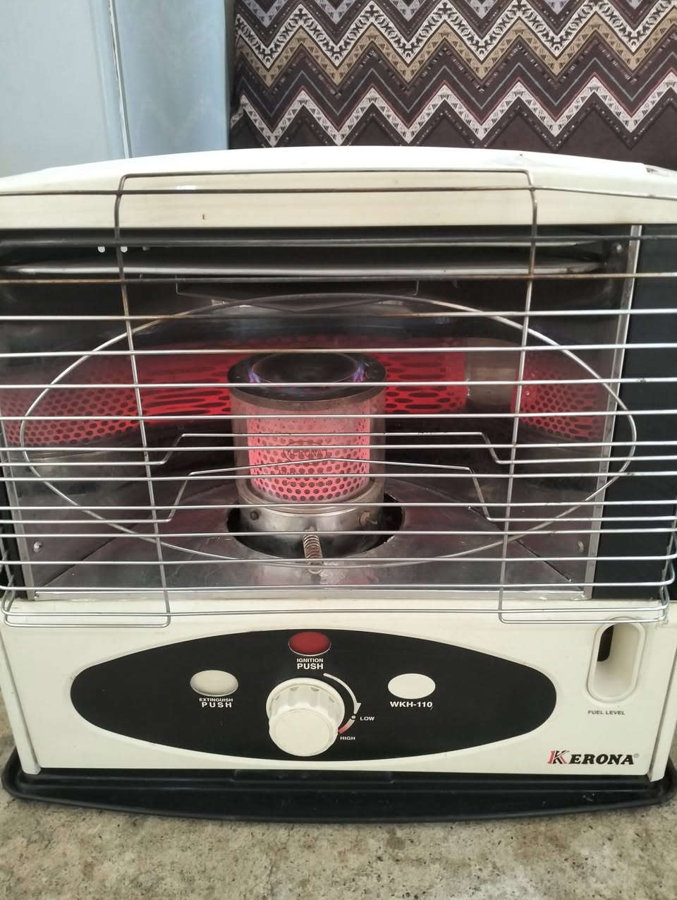 السلام عليكم .عندي هذوله الصوبتين بيهم عازل للحرارة لاطفال للبيع وحدة جديدة سعرها ٤٥ 
والاخرة ناقصها باب وفتيله وشغاله سعرها ٢٥
مكان جانب االايمن وهاي رقمي ***********
