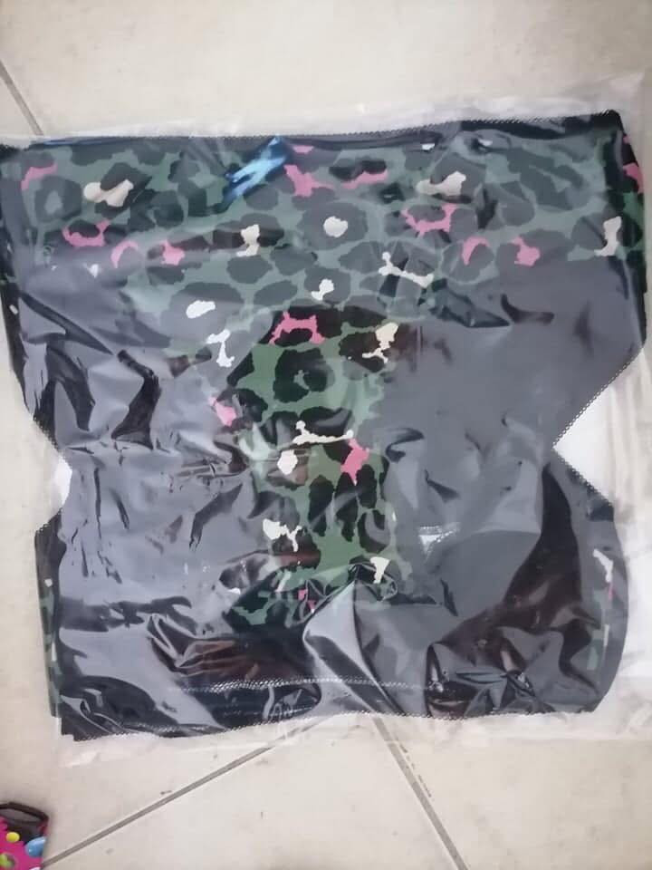 لباس نسائي درزن الفين دينار  .متوفر بعد هواية الوان ونقشات. ومتوفر بكميات . عندي الف درزن   شكد تطلب كمية نبيعلك . 
للبيع مستعجل 
***********
