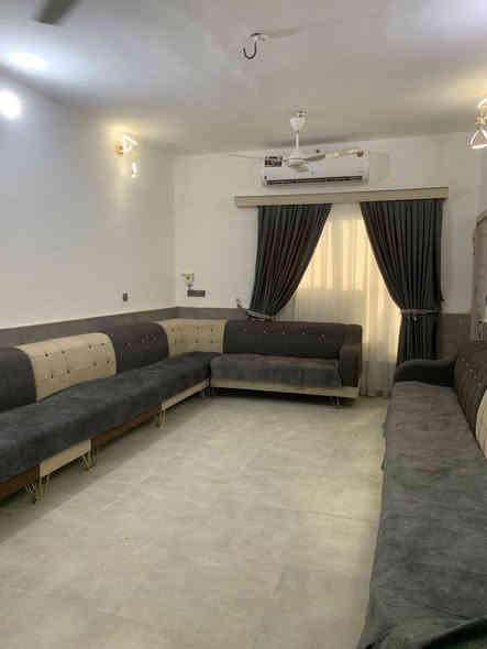 السلام عليكم بيت حي الفرات يبعد عن الشارع الصب 100م شارع مسجد الرسول الأعظم مساحة 202م يتكون من طابقين الأول الأساس وسقف كونكريت غرف عدد٢ وحدة سويت منور وصاله ومطبخ واستقبال وصحيات داخليه وخارجيه وكراج وحديقه صغيرة ومخزن والطابق الثاني عكادة وغرف عدد٢ وحدة سويت وصاله وسطحين الطابق الأول ترميم 2025والطابقالثاني بناء2025
عرض الشارع 20 مطلوب المصرف المعرفة التفاصيل الاتصال على الرقم ***********
