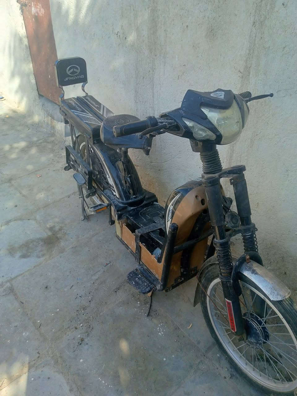 السلام عليكم دراجه شحن للبيع السعر 100وبيه مجال مكان ناصريه ***********
