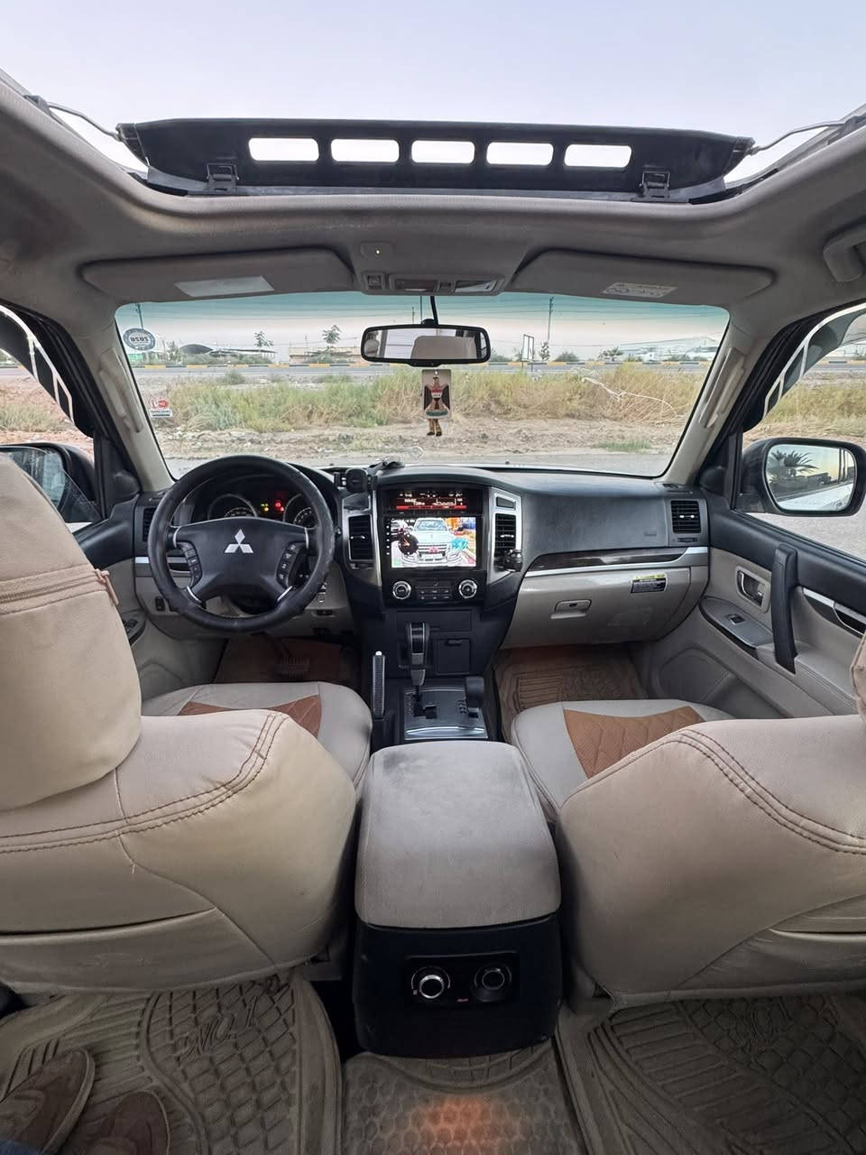 باجيرو 2018 – وارد خليجي GLS– مكينة3500 (المرغوبة) – نظيفة جداً
للبيع استعمال نظيف ومشي حقيقي.

✔️ المواصفات:

 • محرك 3500 القوي والمرغوب
 • تحكمات ستيرن
 • كشنات مخمل
 • حساسات خلفية
 • كاميرا خلفية
 • داخلية بيج
 • زينون عالي/واطي
 • LED نهاري
 • مرايا كهربائية + إشارة بالمرايا
 • ثلاثة قطع تبريد
 • 7 راكب
 • فورويل دبل كير
 • كروز كنترول
 • رقم بأسمي سنوية وهزه ورقم كله جديد
📍 الموقع: بعد مرور الحسينية/ مطعم ضفاف دجله الشارع العام 
السعر ١٨٨ $ وبيها مجال بسيط 
📞 للاستفسار ***********
