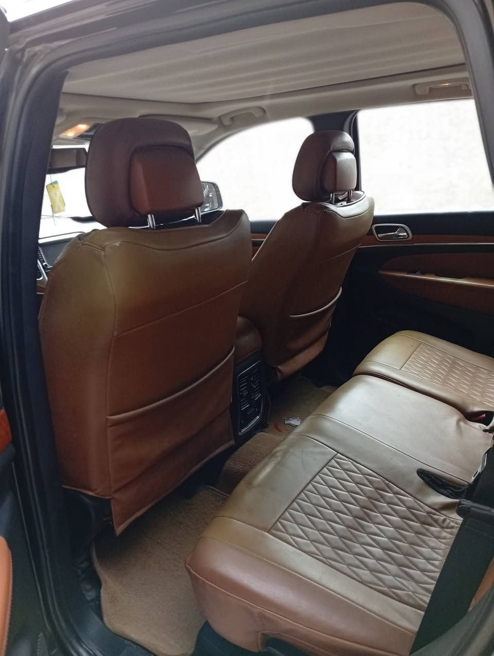 السلام عليكم للبيع او مراوس جيب لاريدو فول مواصفات لمتدد بنوراما كشنات كهربائيه مري شفط تحكمات حساسات شاشه حداده تخم تاير مكينه كير كله جديد مكينه 8 توني شادها  زيرو مديل 2013 وارد امريكي حادث بابين سرقه بدون دواخل أو ضربه داخليه وبيها ربع الجاملغ الامامي فقط ولباقي مكفول من كلشي السعر 165 وبيها مجال رقم بغداد بسمي مكان السياره ميسان اي استفسار اتصل ***********
