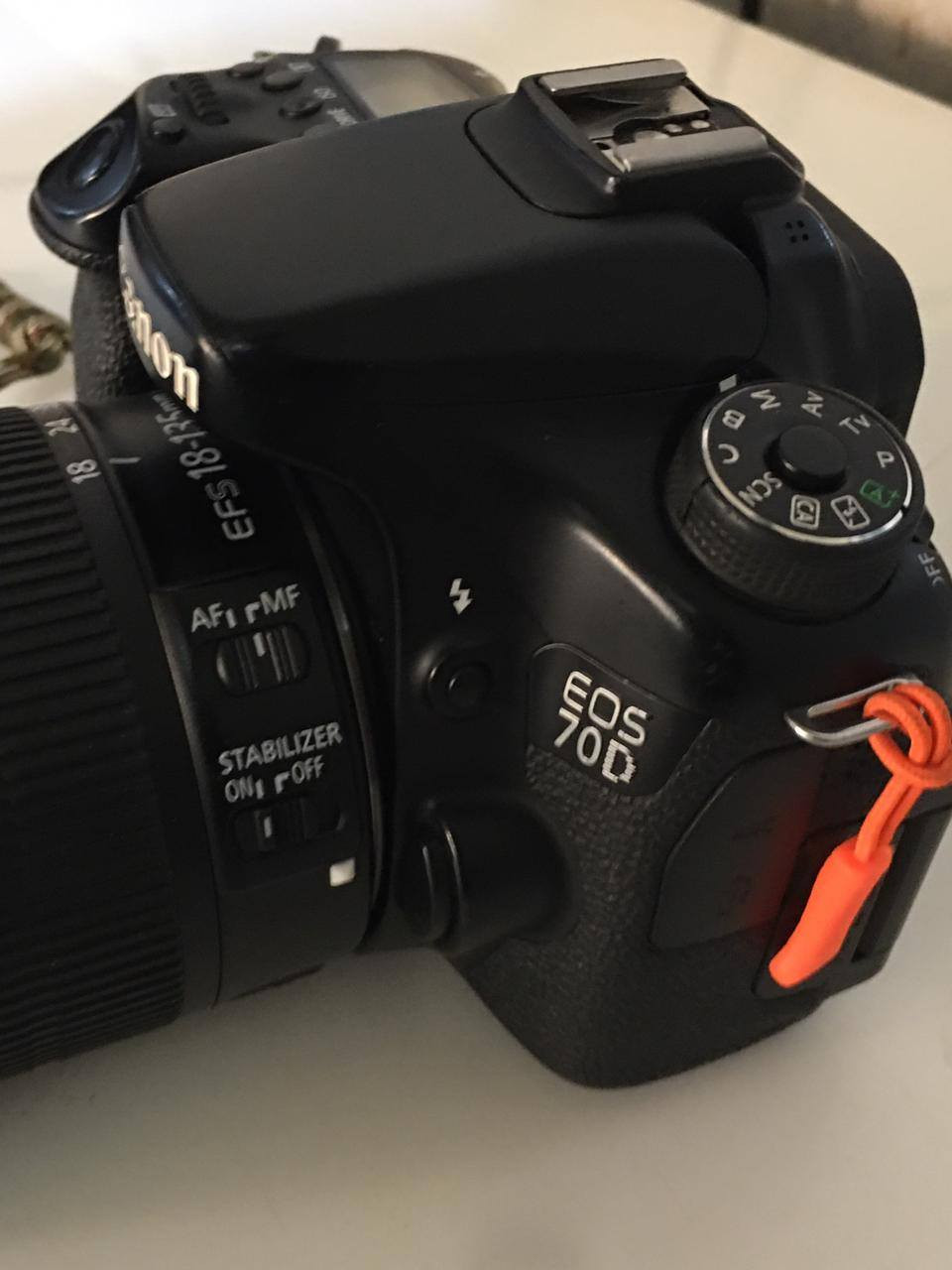 باكيج كامل Canon 70D – نظافة "جيس" وشغل مرتب 📸
لأهل الصنف والمصورين، عندي كاميرة Canon EOS 70D شخصية، الغنية عن التعريف، الكاميرا نظيفة جداً (اخت الجديد) وشغالة 100% بدون أي نقص أو عيب.
المواصفات والملحقات:
البودي (Body): كانون 70D، البودي نظيف كلش ومحافظ عليه.
العدسة: Canon EF-S 18-135mm IS STM – العدسة "الجوكر"، تفيدك بكل شيء (بورتريه، زوم، لاندسكيب) وبيها مانع اهتزاز وفوركس صامت وسريع.
البطارية: الأصلية (LP-E6NH) تعمر وياك وتصمد بالشغل.
الشاحن: الأصلي مال الشركة ويا الكيبل ماله.
الإضافات:
هود (Hood) للعدسة (حماية وشكل احترافي).
حزام يد (Hand Strap) باراكورد شكل مميز وقوة ومتانة.
حقيبة (G-RMA) احترافية، مبطنة ومقسمة من الداخل تحمي الكاميرا والعدسات.
غطاء الحماية للعدسة وللبودي.
السعر خاص .
***********
