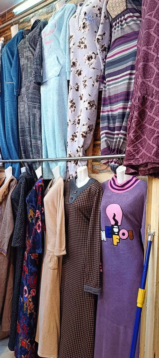 وصول وجبة جديدة 🙋 دشداشة نسائي 👘 
قماش قديفة وموهير وفانيره 
يتوفر جميع الوان 🌈 والأحجام والموديلات 👌 
سعر القطعة ب 3 آلاف دينار فقط يابلاش 🔥 
عنوان المجمع سوق الميثاق مجاور خياط البزاز قبل نهاية السوق للاستفسارالاتصال على الرقم ***********📞 أو على الوات ساب 📱🌹 وأهلا وسهلا بزبائننا الكرام 🌷🌹
