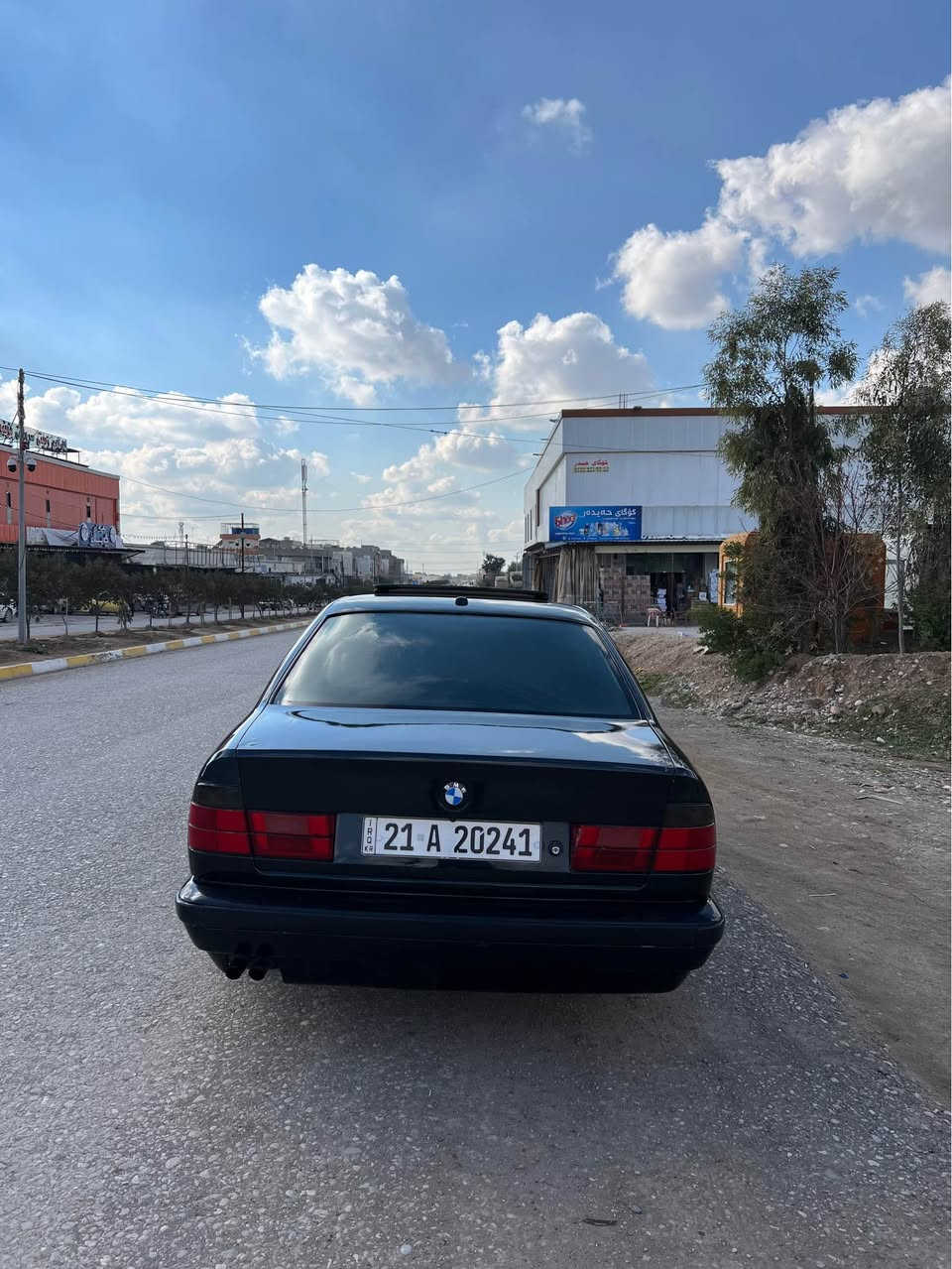 سەرەتا بەناوی خوا bmw525 بۆفرۆشتن مۆدێل 1991 گێر عادی سەیارەکە نموونەیە لە جوانی بەس ماشالله ی دەوێ رەقەمو سەنەویو هەزەی هەموو تازەیە یەک دینار مەسرەفی تێدا نیە هەموو گیانی جاهیزە مواسەفات جام کارەبای سلاید تەبرید abs شاشە ئایپاد کامێرە … سەیارەکە یەک جەمپێ زۆر خەفیفی لای سەکنی هەیە بێ ناوبەتانو شانسی شایەنی باس کردن نیە گێرو مەکینەو کارەبای هەمووی بەشەرت 
سعری :60 گەلاو مەجالێ برایانە 
رەقەم تەلەفۆن:*********** Frankfurt (Oder), BB
