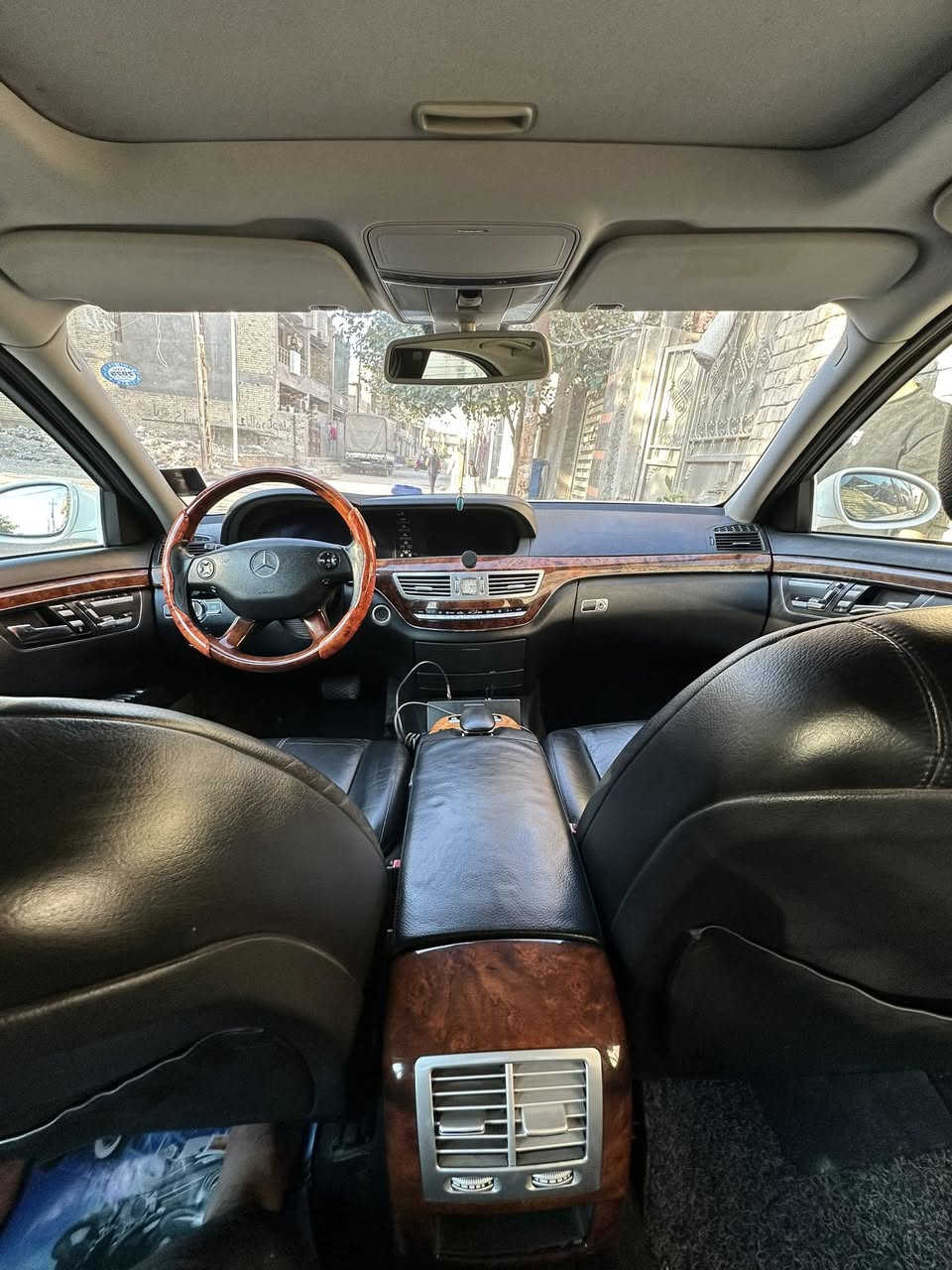 السلام عليكم 
مارسدس s350 2006 w221
- لون غرفة اسود+
- مري شفط
- جنطة شفط
-  فتحه سقف
-شاشه + ماوس 
-ستيرن كهرباء + تحكم ستيرن جهتين
- تبريد منفصل + قطعتين تبريد 
-كشنات كهرباء جهتين
-تدفئه كشنات 
-خزن ميموري 
-وضعيات قياده E-S-M
-اشاير مري 
-كروس سرعه 
-شاشه + تحكمات
-جام بلورايز بلادي
-بلوتوث بلادي 
-ويل ١٨ AMG
-كامرة خلفية بلاد
وباقي المواصفات معروفة
ماشية 153 الف   بيهه قطعتين كلير فقط . سياره جاهزة 
السعر 185 وبيها مجال
الشراي يتصل ‭٠٧٧٣ ٦٥٩ ٦٣٠٢‬  متوفر واتساب فقط 

‭٠٧٨٩ ٠٤٥ ٢٢٠٤‬اتصل
