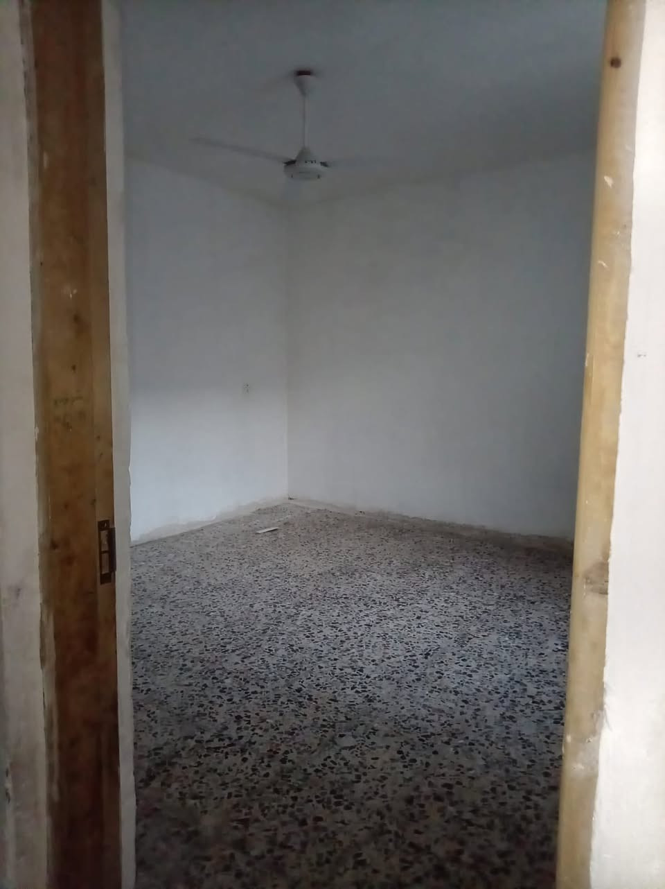 السلام عليكم يتوفر بيت للايجار في الشرطة الخامسه شارع مجمع المصطفى التجاريه
الايجار 300

للاستفسار الاتصال على الرقم 
***********

متواجد من الساعه 4 للساعه 9
