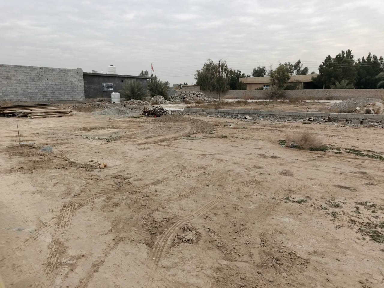 بسم الله الرحمن الرحيم يعلن مكتب المختار للعقار عن وجود قطعتين للبيع المساحه الأولى 200متر والثانية 100متر يوجد فيهن جميع الخدمات قريب الشارع العام جدآ وبسعر مناسب الموقع بغداد تقاطع نهروان 9نيسان قريه الحرار للاستفسار الاتصال على الارقام التاليه
***********
***********
