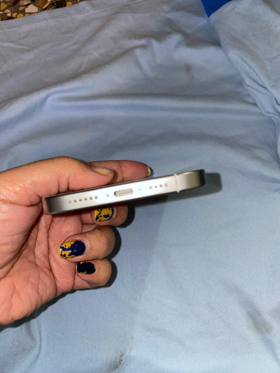 للبيع ١٦ برو ماكس ذاكرة ٢٥٦ كامل ملحقاته سعر مليون و٥٠٠ بي مجال بسيط *********** بغداد
