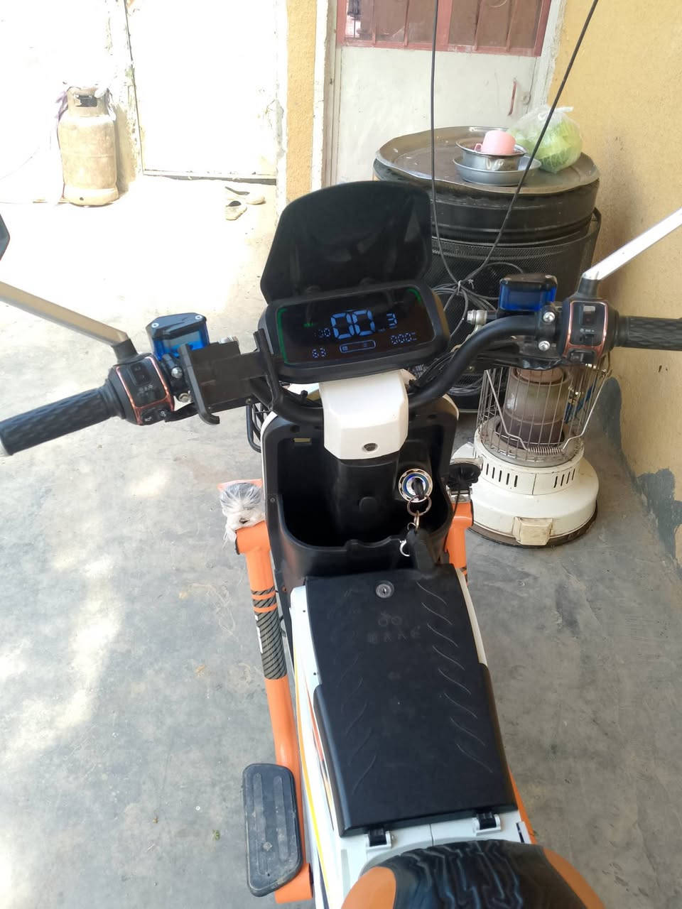 سلام عليكم دراجه شحن البيع كهربائيات كلهه شغاله بطاريات جدد تصل على رقم الهاتف 
‏‪***********‬‏
