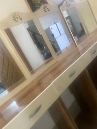 ميز مراة كلش حلو وتسكام ونازك جديد بعده استخدام كلش قليل القطعه ٥٠ وبي...