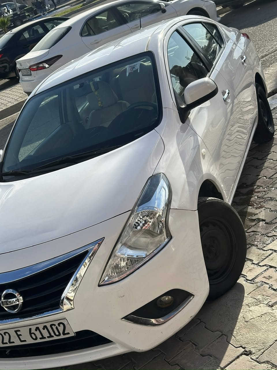 صني لاكشميباي ٢٠٢٠ ماشية ١٣٥ الف حادثها خلفي وبجم كبس صندوك مبدل وبيها وسياره نظيفه وكاعده شاشة وكاميرات امامية وخلفية تبريد ثلج بدون مشكلة وبيها بارد شويه يم جاملغ السايق 
***********
