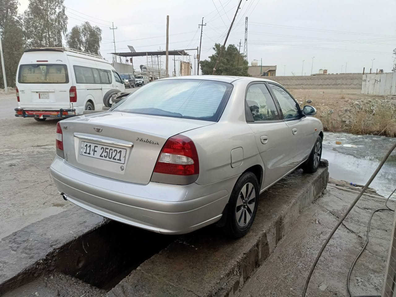 السلام عليكم رمضان كريم
دايو نوبرا 2 موديل 2000 رقم بغداد باأسمي 
مكينه 1600 خير من الله كير عادي 
مصبوغة عام الجمالية اثر جراد وشوية طخات بسيطة جدآ
تخم تاير جديد سنتر لوك 4 بيبان كهربائيات كله شغالة 
تدفئة تبريد ثلج 
داخلها نضيف مدوشمه كشنات وكاعية وبطاين 
ترايك ل بصرة 
السعر 48 بيها مجال للشراي 
 للاتصال *********** واتساب متوفر
