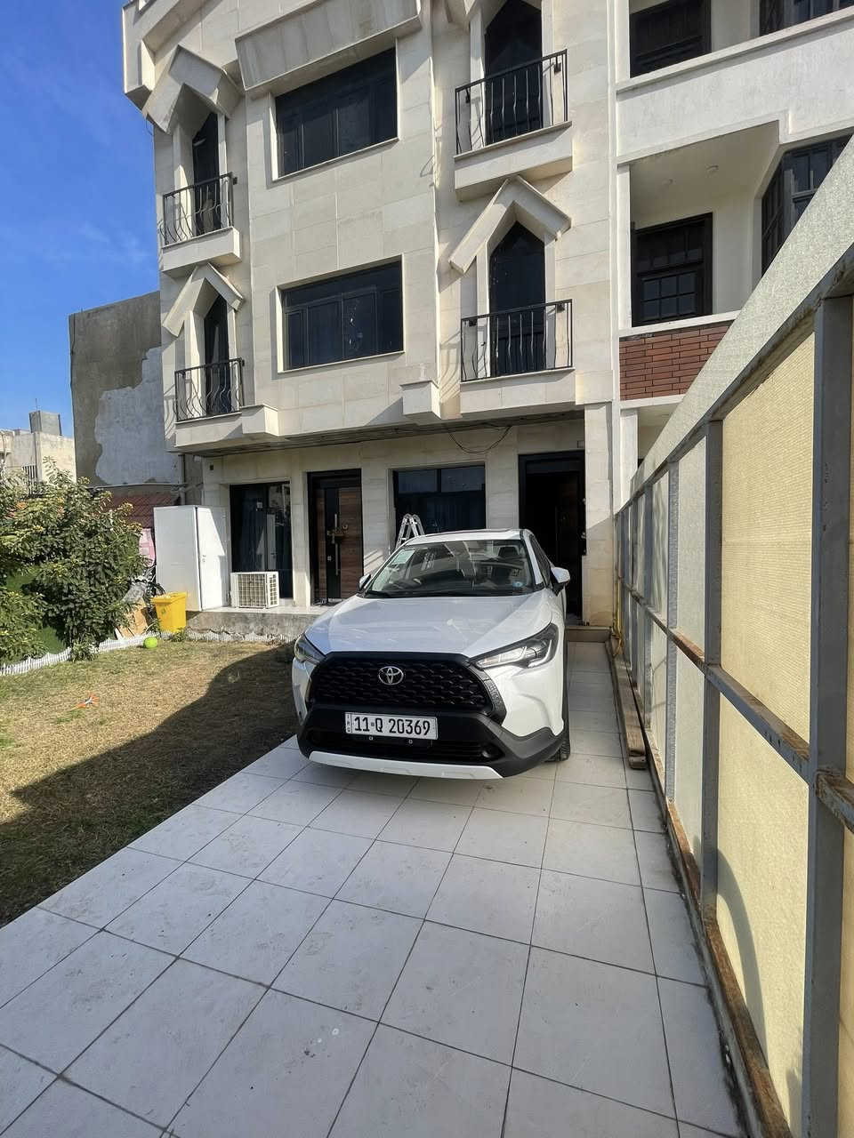 ماشيه بس ٢٦٠٠
ومبدل دهن امازول وكالة شركة

جديده جدا بدون ضربه او صبغ او بارد كفاله 

مواصفاتها :-

مكينه 2000
 حساسات
فتحه
مقاعد مخمل
+ سلايد روف
تحكم قيادة 
 بصمه تشغيل بصمتين 
وابواب نضام ترحيب عن قرب ذاتي
رادار امامي
 نضام تحديد مسار 
هاند بريك كهربائي 
قطعتين تبريد
اشاير بالمري
ويل كب ١٦
اوتوهولد
دخول ذكي
فول تحكم ستيرن
قياده ذاتيه
 كروس سرعه  
ومعروف باقي المواصفات

مكانها زيونة 

السعر 175 
هاتف ☎️ ***********
رجاءً رجاءً بس الجاد يتصل
كل المعلومات مذكورة اقره المنشور ثم اتصل
