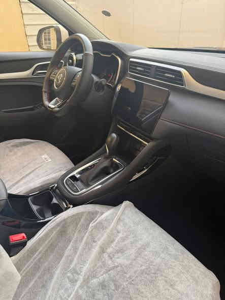 ام جي فئه zs موديل 2025 بعدها زيرو ماشيه 3 الاف كيلو بصمه تشغيل بصمه ابواب حساسات خلفيه شاشه كبيره تدعم كار بلي وتدعم اندرويد لد امامي متغير 
لايتات زينون بلادي 
تبريد قطعتين 
ارضياتها ممستخدمه ومفصل عليها ارضيات جديده 
الستيرن كذلك مغلف بلون الدشبول كاربون فايبر وخيط احمر 
رايدها 20مليون 300 وبيها مجال بسيط
***********
بدون رقم اكرر بدون رقم
مكفوله كفاله عامه
