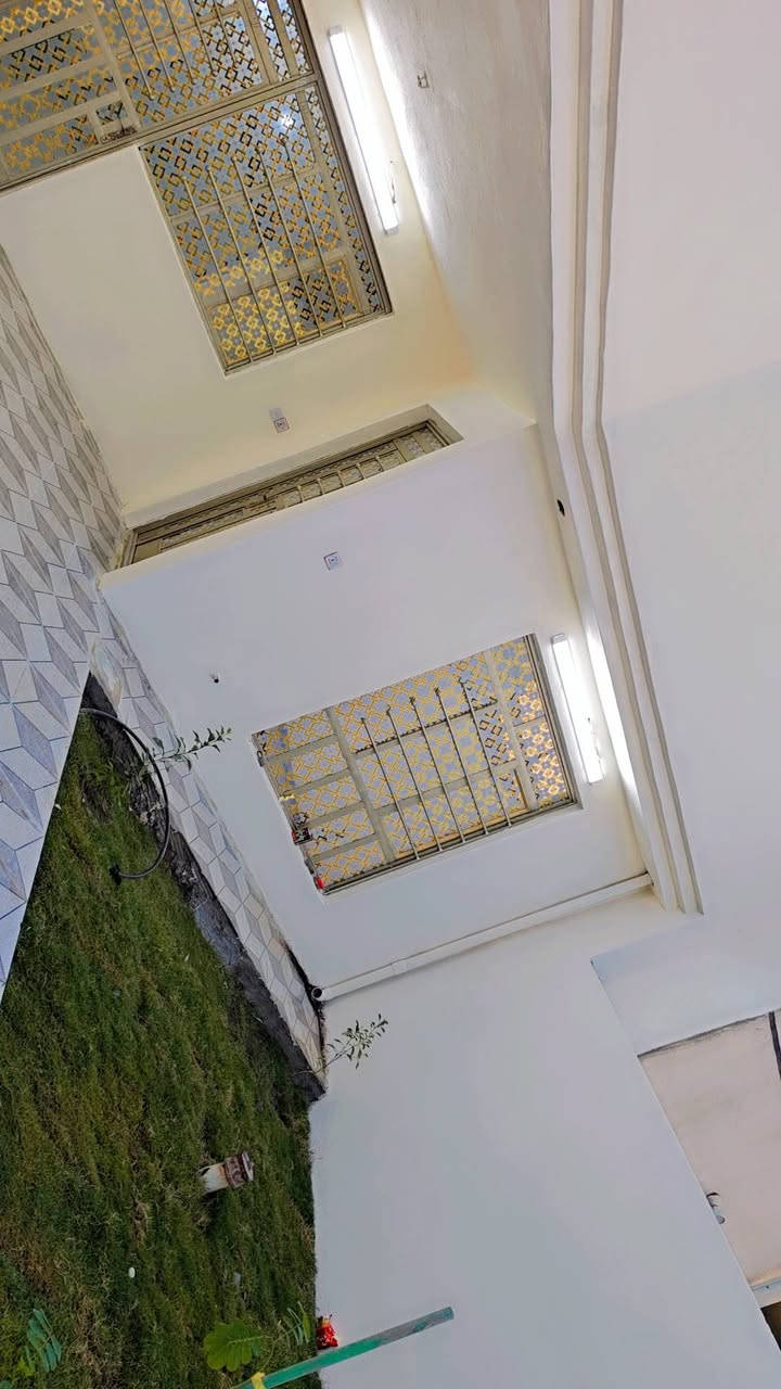 دار للبيع
المساحة 165متر 
سند 25 
جسر ديالى قرب شارع السواعد 
غرفتين وصاله ومطبخ واستقبال كراج وحديقة 
الاتصال ***********
