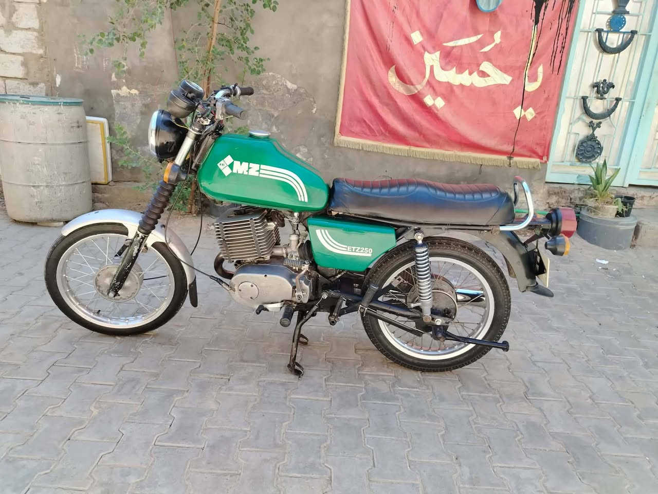السلام عليكم اخوان دراجه MZ  بدون  82 دراجة جاهزه من كلشي سايز 2 وبيه لحيم بلخشم مكينه وكير مشروطات  مكان دراجه نجف مشخاب   سعر مليون و200 وبيه مجال الموشراي لا يتصل ***********
