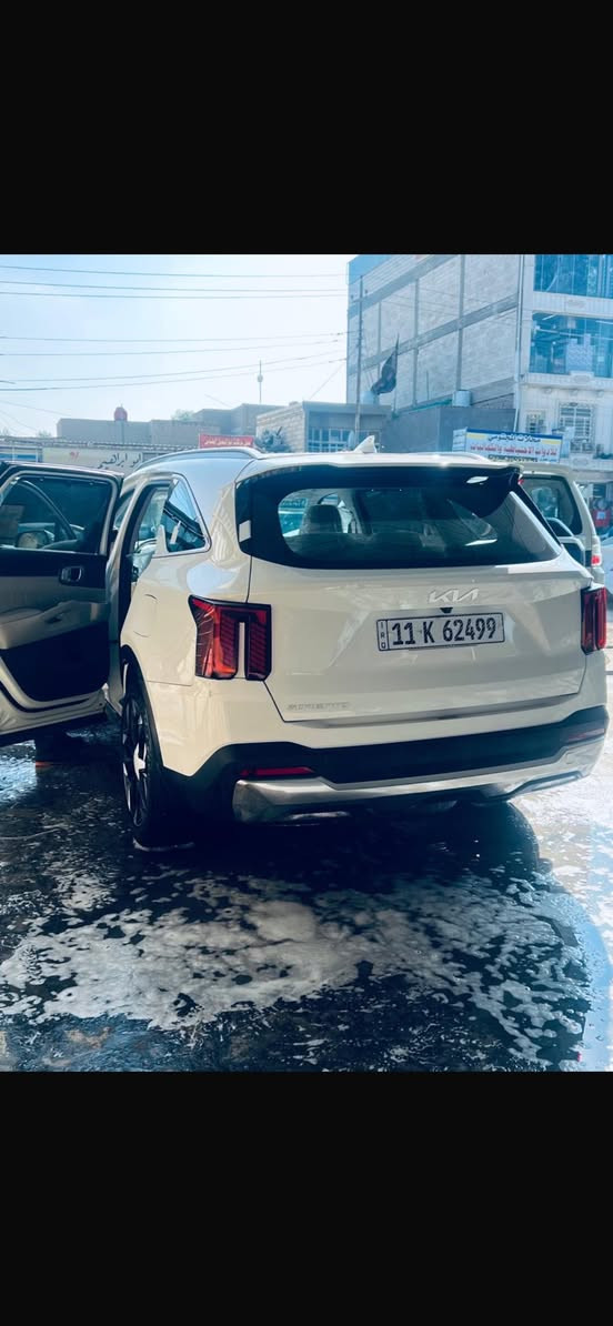 سلام عليكم شباب عندي كيا سورنتو موديل 2025ماشيه حالين راح أطب بل 12 الف 
موصفات السيارة 
بنوراما 
داتا شو 
دبل كامرة 
6سلندر 
حساسة 360 درجه 
بردات خلفيه 
سبعه راكب 
كشنات كهرباء 
ملاحظه بيه رصعه اقل من نص سانتيم وسحبته بيدار جوه قبق البانزين رقم بغداد بسمي 
السعر 335$
اتصال على الرقم ***********
