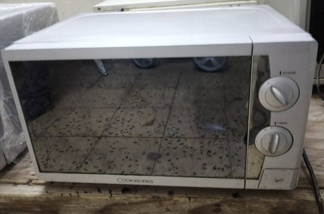 مكرويف ماركه للبيع شرط التشغيل والنظافة السعر ٤٥ الاتصال عالرقم ***********
