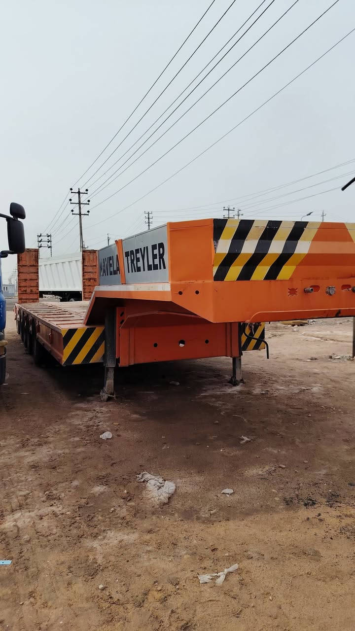 للبيع لودر تركي خمس محاور تخم تاير جاهز للعمل السعر 250$ وبيه مجال العنوان البصره الزبير المعارض معرض المهدي للأتصال *********** ابو علي ***********
