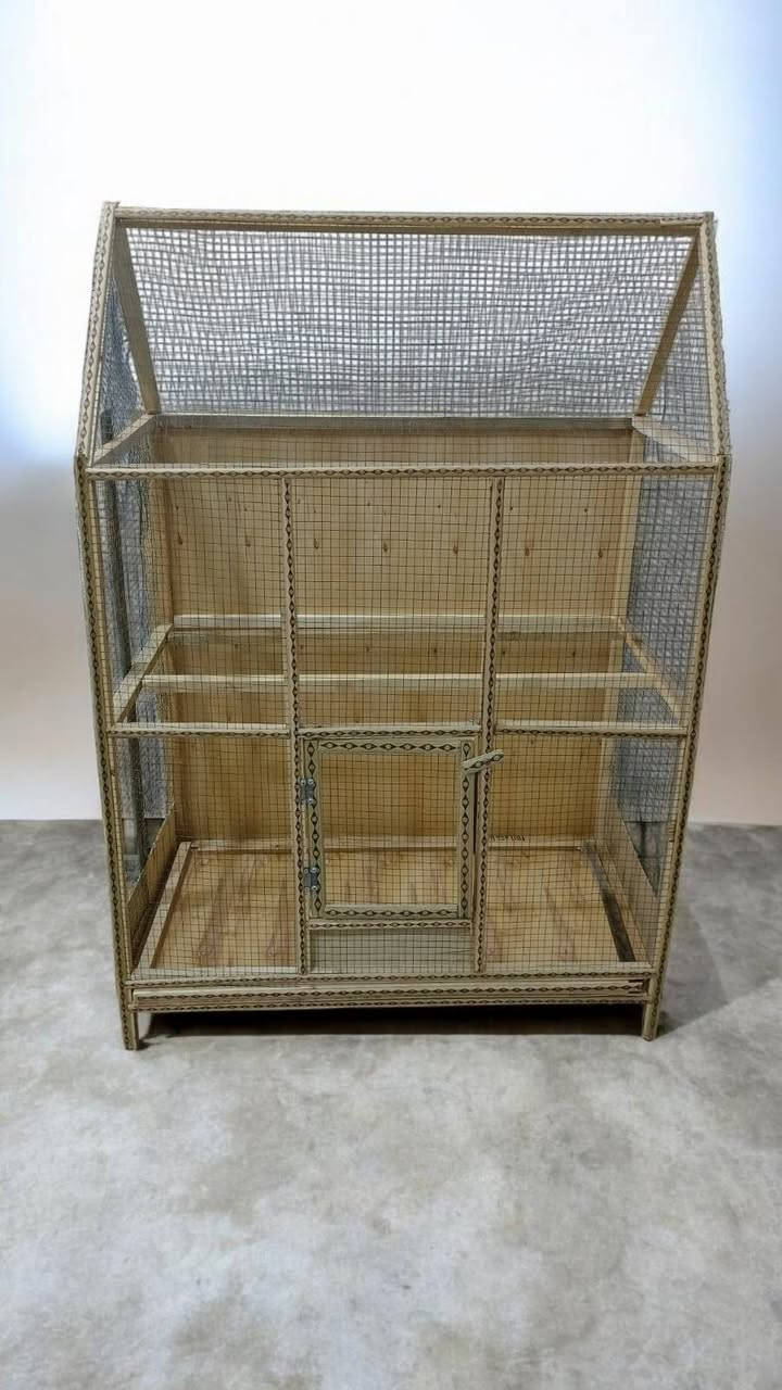 متاح 
قفص تفصال 
قياسات بصوره واضحه
يرهم جميع انواع الطيور 
جرار تنظيف 
مكاني بصره حي شرطه شارع السيد 
للتواصل وات ساب ***********
