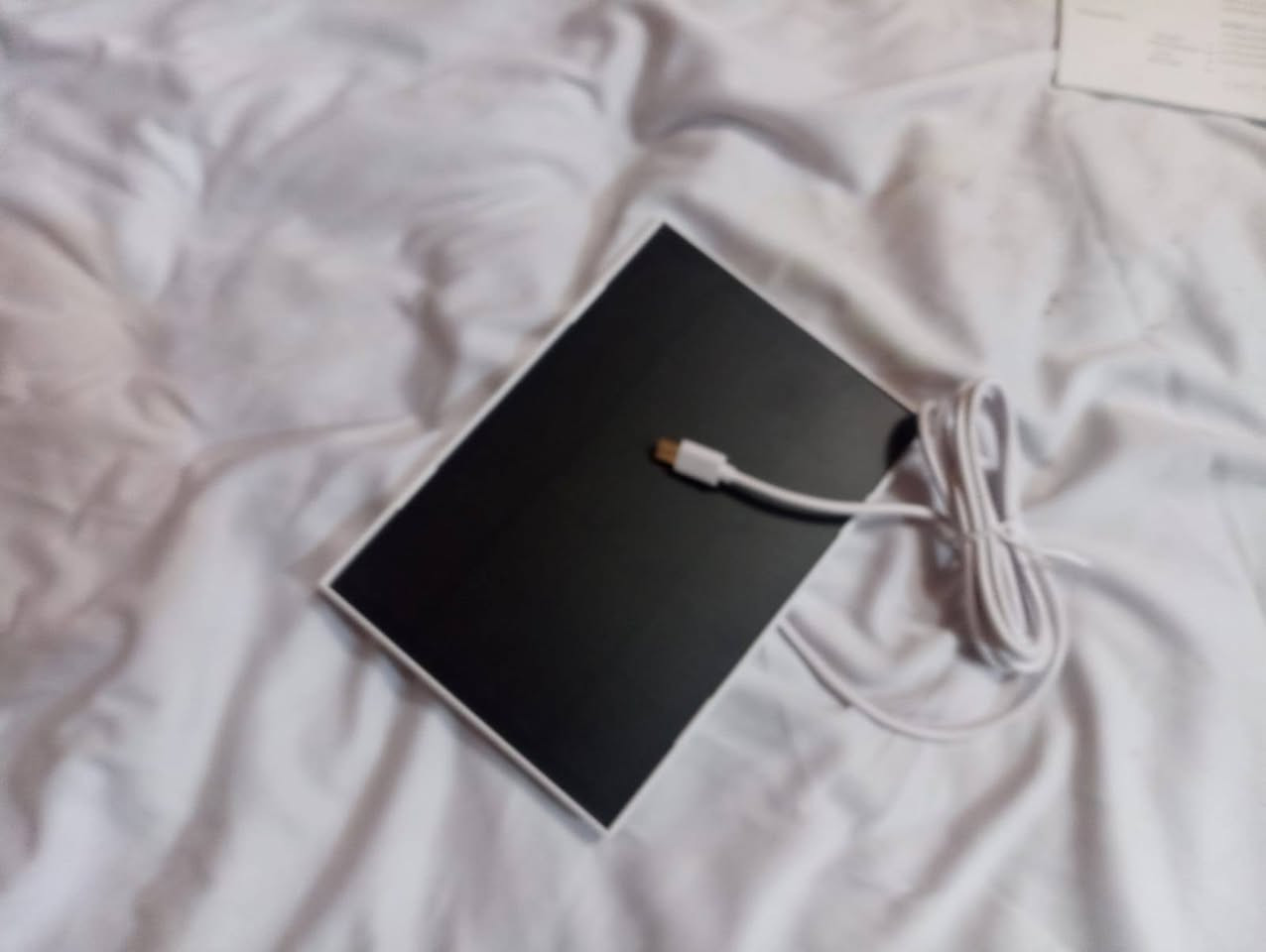 ☀️ شاحن لوح شمسي (Solar Panel Charger) متكامل ☀️
​لوح شمسي مميز وعملي، يأتي مع كابل توصيل طويل مدمج مناسب لشحن كاميرات المراقبة، الهواتف، والأجهزة الذكية مباشرة من طاقة الشمس. يتضمن الكرتون ودليل الاستخدام كما يظهر في الصور 1000489953.jpg و 1000489965.jpg.
​💰 السعر: 10 آلاف دينار عراقي فقط.
​📍 الموقع: الحلة.
​🚗 التوصيل: متوفر خدمة توصيل.
​📞 للحجز أو الاستفسار: يرجى مراسلة الصفحة أو الاتصال على الرقم: ***********.
​#طاقة_شمسية #الحلة #بابل #شاحن_شمسى #اكسسوارات

